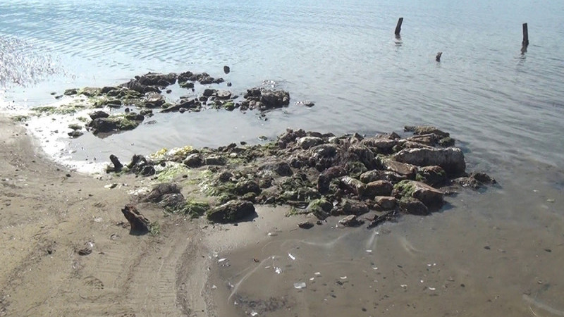 Erdek'te deniz çekildi, antik liman ortaya çıktı