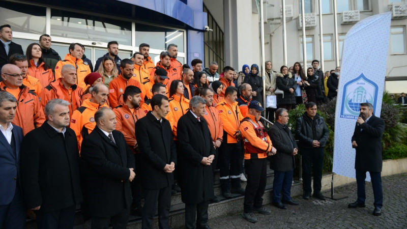 Başkan Yılmaz, depremden dönen ekibi karşıladı