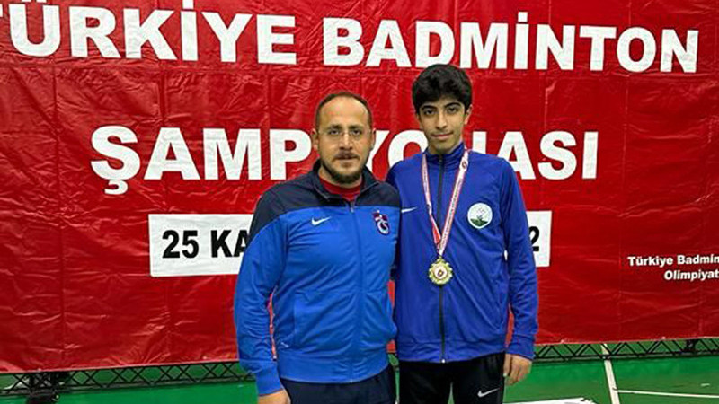 Osmangazili Badmintoncudan altın madalya