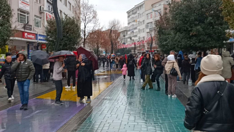 Bolu'da 4,8 büyüklüğünde deprem! Vatandaş sokağa döküldü