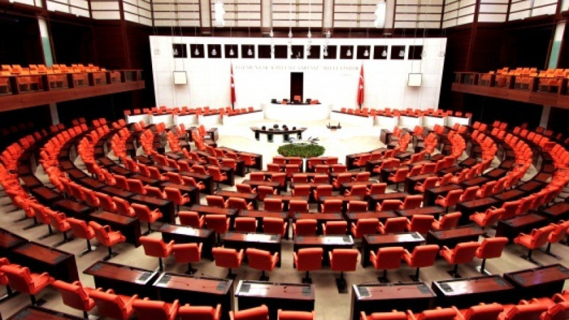 AK Parti'de 16 kabine üyesi milletvekili aday oldu
