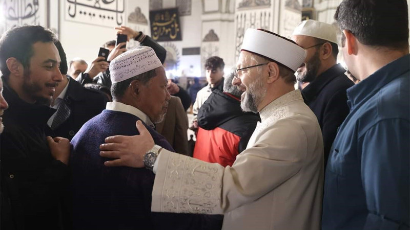 Prof. Dr. Ali Erbaş, Bursa Ulu Camii’nde teravih namazı kıldırdı