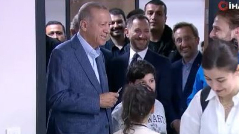 Cumhurbaşkanı Erdoğan'ı arkasında gören seçmen şaşırdı