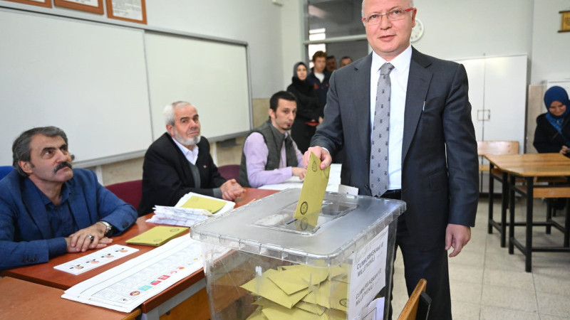 AK Parti Bursa İl Başkanı Davut Gürkan oyunu kullandı