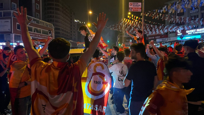 Galatasaray’ın şampiyonluğu Bursa’da coşkuyla kutlandı