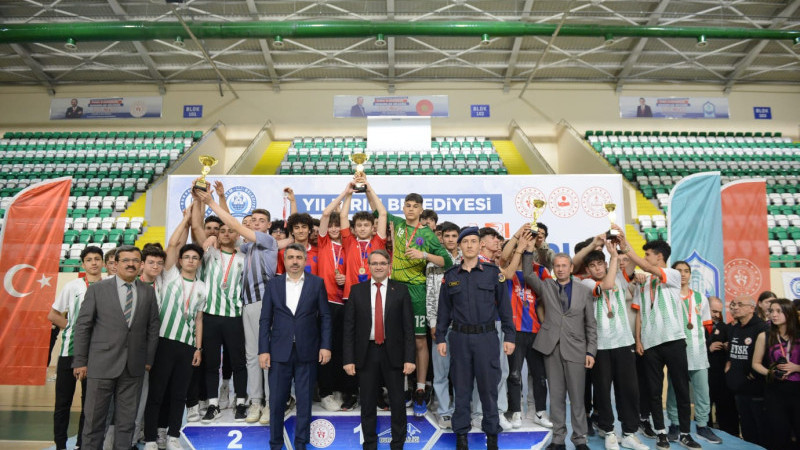 Yıldırım Belediyesi Okul Sporları şenliği tamamlandı