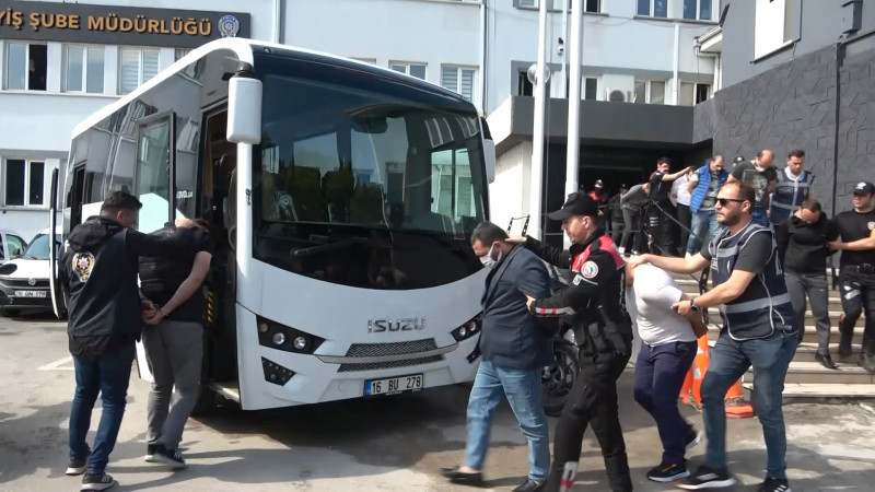 Bursa'da genç kızları katalog üzerinden fuhşa sürüklüyorlardı...17 zanlı adliyeye sevk edildi