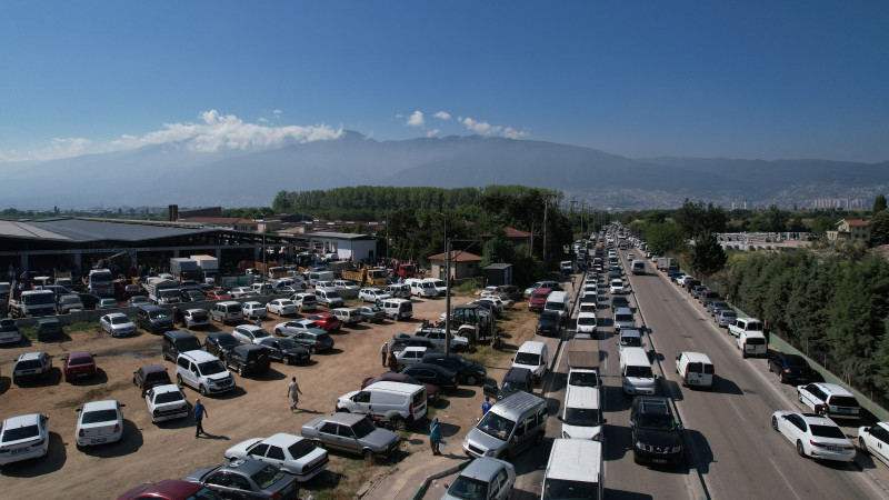 Bursa’da kilometrelerce kurban kuyruğu