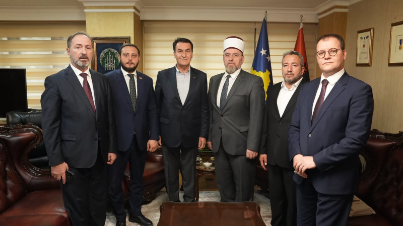 Başkan Dündar’dan Kosova'da ziyaretler