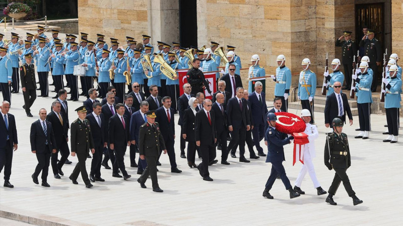 Yeni Kabine Anıtkabir'de: 85 milyonun tamamına aşkla hizmet edeceğiz