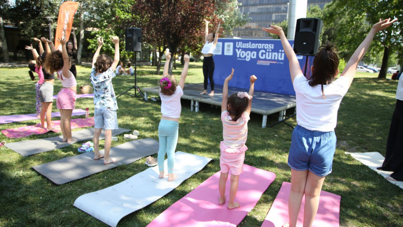 Yoga tutkunları Nilüfer’de buluştu