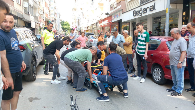 Bursa'da motosikletli gençler genç kıza böyle çarptı