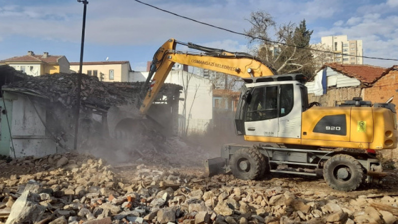 Tarihi bölge metruk binalardan temizlendi