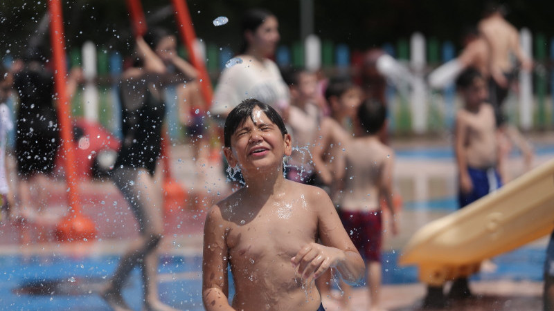 Bursa'da en sıcak günde çocuklar böyle serinledi
