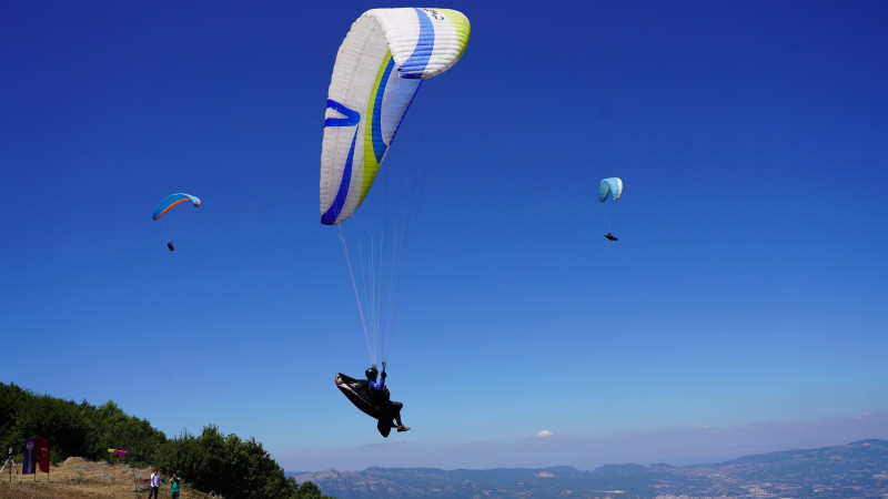 Bursa'da yamaç paraşütü heyecanı