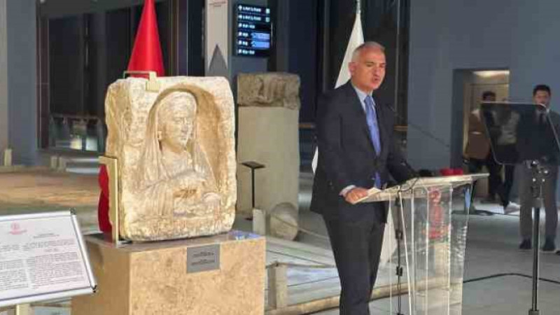 Zeugma kökenli mezar steli, düzenlenen törenle Türkiye’ye iade edildi