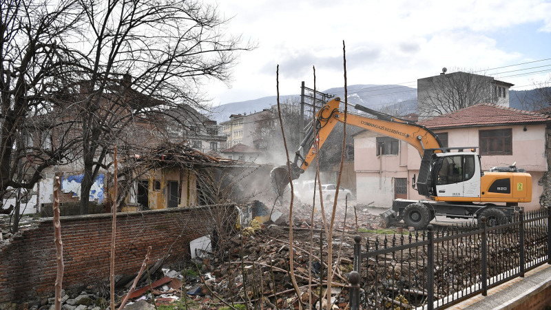 Osmangazi kaçak ve metruk yapılardan temizleniyor