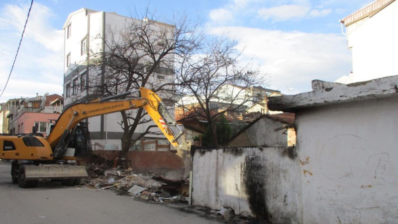 Metruk binalar tehlike olmaktan çıkıyor