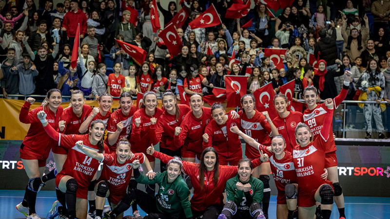 Türkiye Hentbol Federasyonu Milli Takımları’nın resmi ulaşım sponsoru Mercedes-Benz Türk
