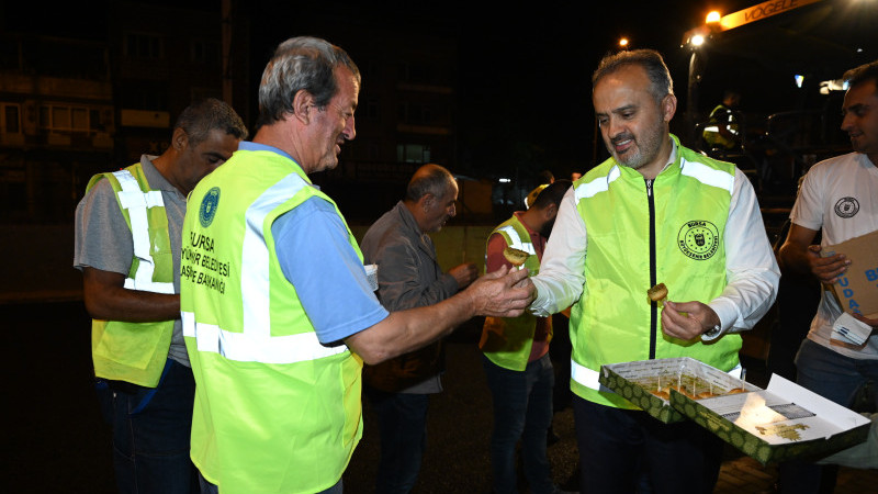 Ankara yolunda gece mesaisi sürüyor