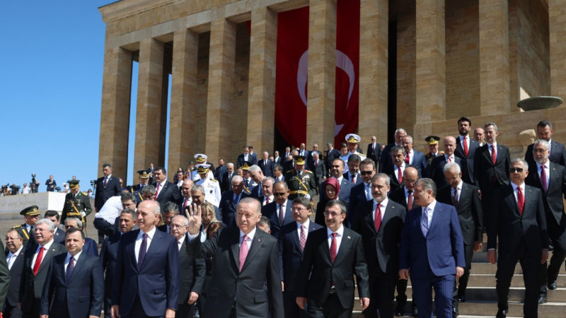 Devlet erkanı 30 Ağustos nedeniyle Anıtkabir’i ziyaret etti