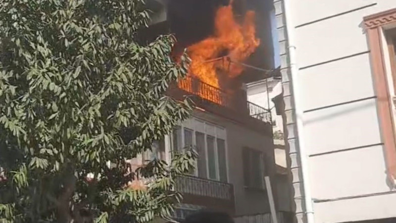 Bursa'da yangın paniği! 3 katlı bina...