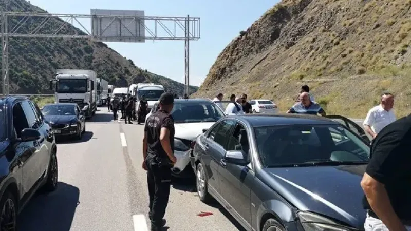 Kılıçdaroğlu'nun konvoyunda kaza! Yaralılar var...