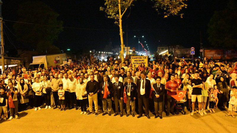 Mustafakemalpaşalı’nın fener alayı coşkusu yaşandı