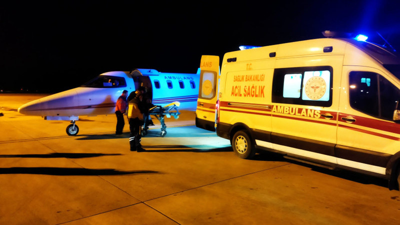 Hasta Trabzon'dan uçak ambulans ile Bursa'ya getirildi