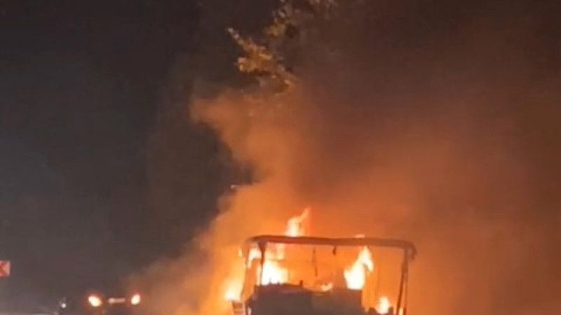 Bursa'da kamyonet alev alev yandı