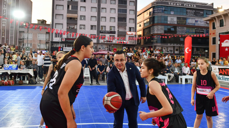 Mustafakemalpaşa’nın markası Tatlıtop Basketbol Şenlikleri başladı