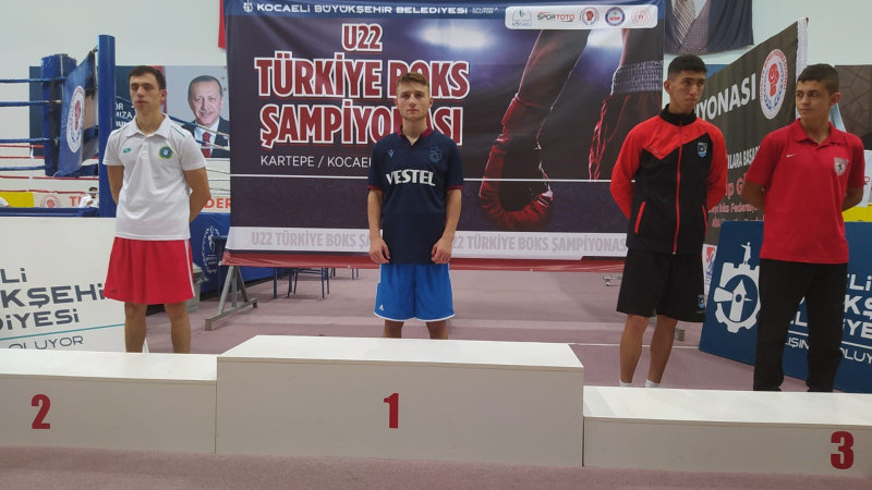 Bursa Büyükşehir Belediyesporlu boksörler Türkiye Şampiyonası’nda 3 madalya kazandı