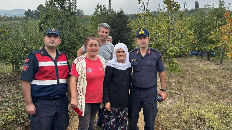 Bursa'da bağ evinde kaybolan yaşlı kadını Jandarma ekipleri buldu