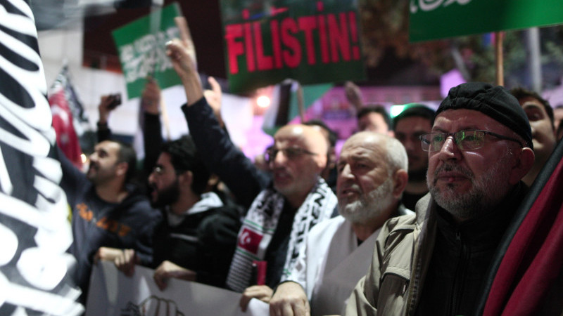 Bursa'da İsrail'in Gazze'deki hastaneye saldırısı protesto edildi