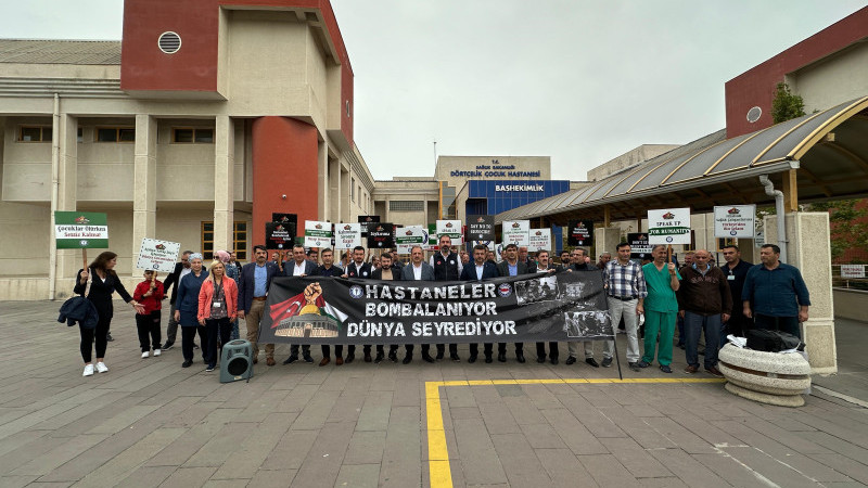 Bursa'da sağlık çalışanları Filistin için tek yürek oldu