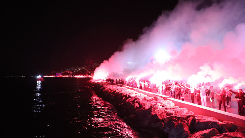 Gemlik’te binlerce meşale Cumhuriyet için yakıldı