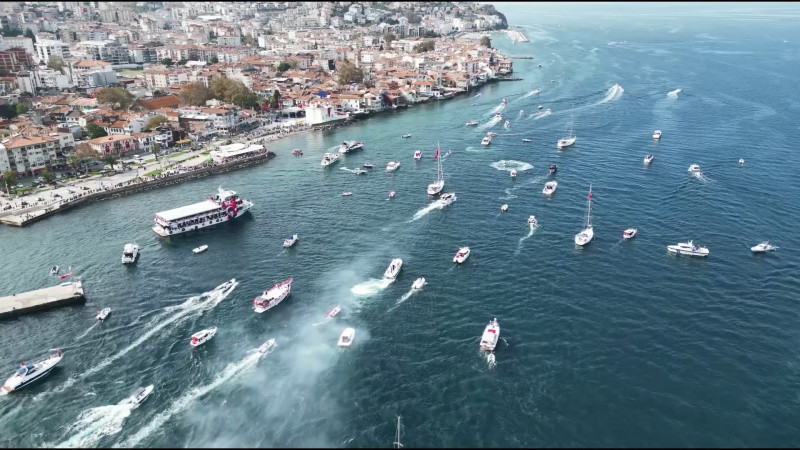 Mudanya’da 100. yıl coşkusu denize taştı