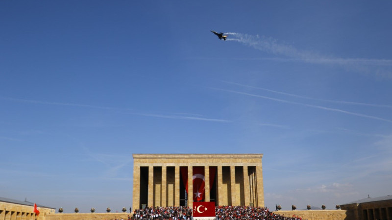 SOLOTÜRK’ten Anıtkabir üzerinde gösteri uçuşu