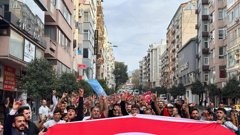 Bursa’da Çarşamba Mahallesi kırmızı beyaza büründü