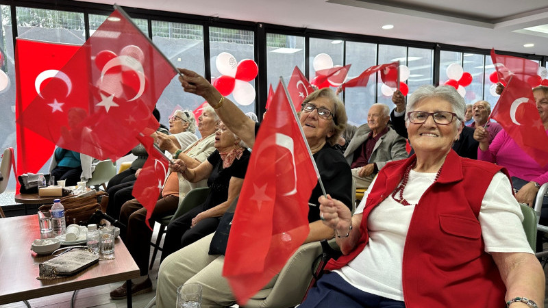 Huzurevinde Cumhuriyet coşkusu 