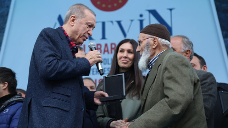 Cumhurbaşkanı Erdoğan Binali dedeye doğalgaz sözünü tuttu