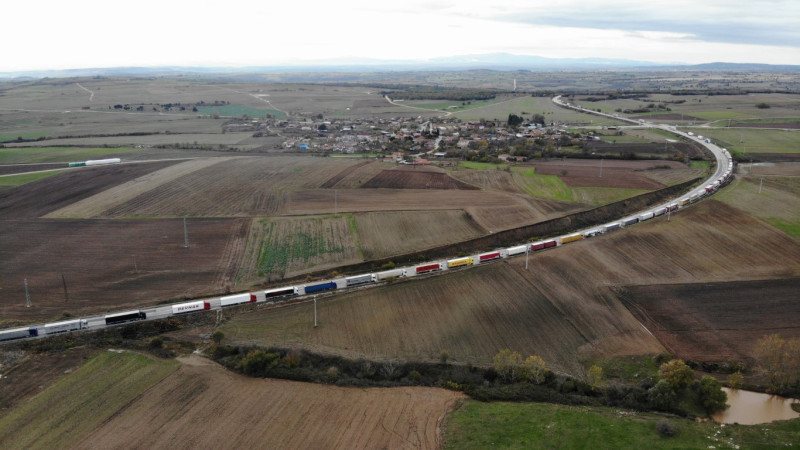 Hamzabeyli’de 20 kilometre tır kuyruğu oluştu