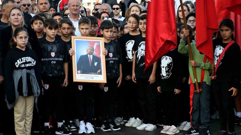 Kuşadası’nda Atatürk törenle anıldı