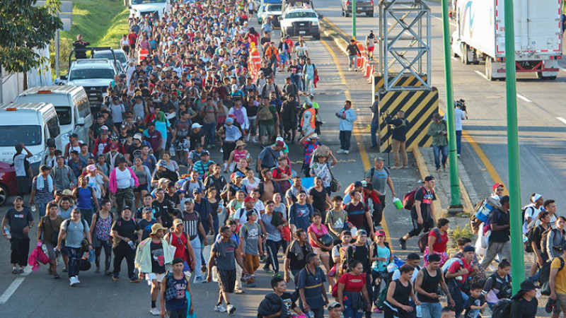 Meksika’dan yola çıkan binlerce göçmen ABD sınırına gidiyor