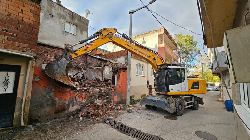 Metruk binaya balyoz