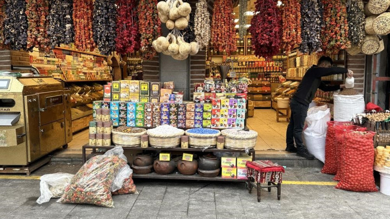 Soğuk havalarda şifa arayanlar aktarların yolunu tutuyor