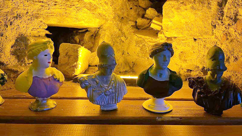 Stratonikeia antik kentinde, gençler seramik işledi