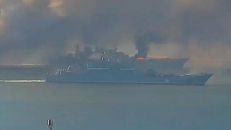 Ukrayna, Rusya'ya ait çıkarma gemisi vurduğunu açıkladı