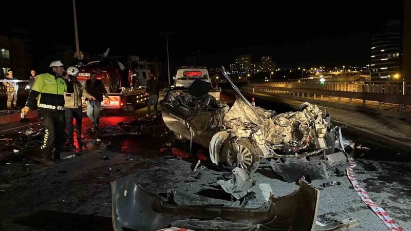 Başakşehir’de feci kaza: 3 ölü, 1 yaralı