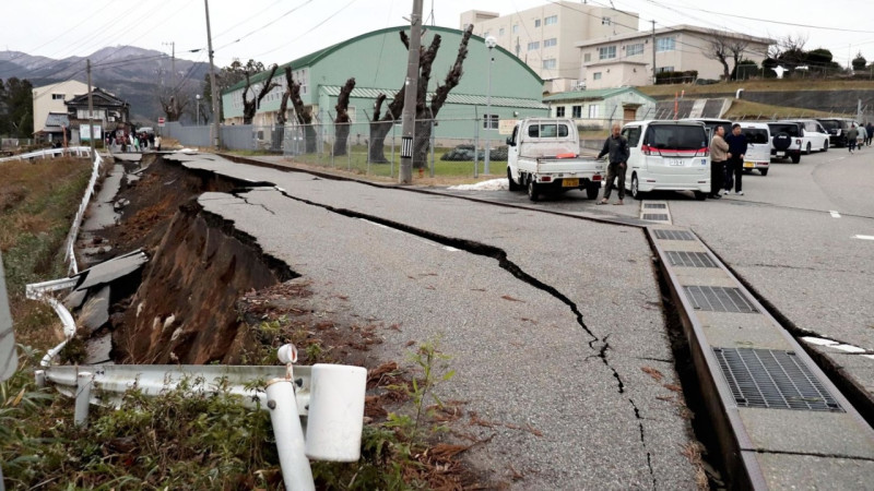 Japonya 7.6 büyüklüğünde deprem